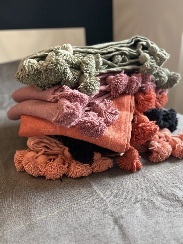 Jeté de lit - Plaid pompons – Image 4