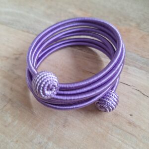 bracelet violet tissé