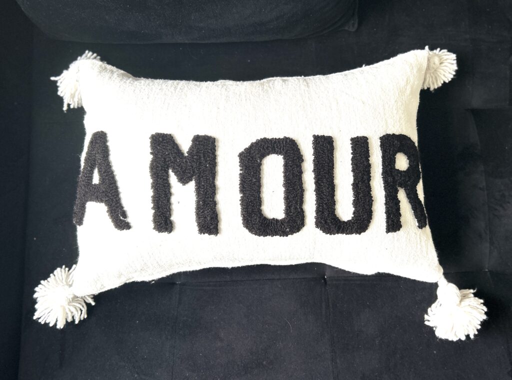Housses de coussin "Amour" Pompons Marocains en Coton